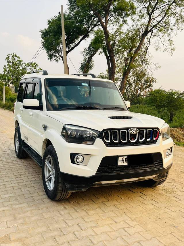 https://images10.gaadi.com/usedcar_image/4590349/original/processed_abea1a730914289a9af3a72309d2908e.jpg?imwidth=6400
