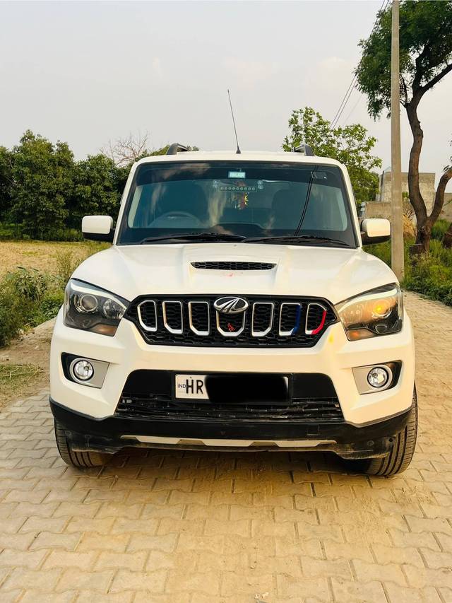 https://images10.gaadi.com/usedcar_image/4590349/original/processed_dd3794b7a47607afe85dac0234c7a63b.jpg?imwidth=6402