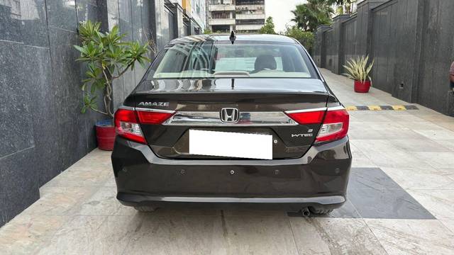 https://images10.gaadi.com/usedcar_image/4590356/original/processed_efcfd483204e69f24bb8358ecb612b6f.jpg?imwidth=6402