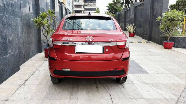https://images10.gaadi.com/usedcar_image/4590358/original/processed_968b6f68472bdccceb8cbc5840ebb9db.jpg?imwidth=6402