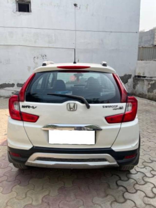 https://images10.gaadi.com/usedcar_image/4590359/original/processed_ab1b9b6b-4b26-4311-8f69-ae927e0ec7df.jpeg?imwidth=6400