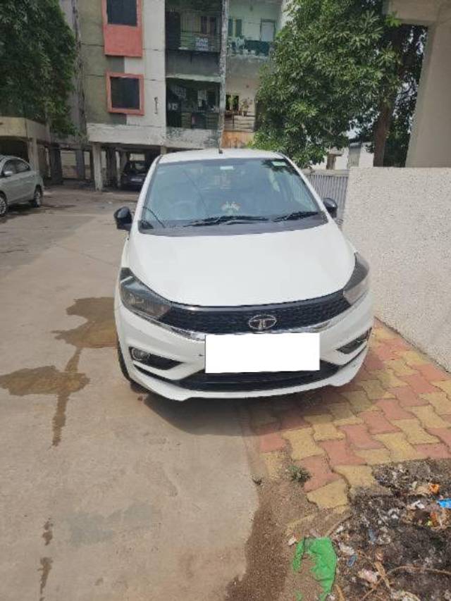 https://images10.gaadi.com/usedcar_image/4590379/original/processed_872a9d48-fb50-411e-8742-dea5ed29b3d1.jpg?imwidth=6400