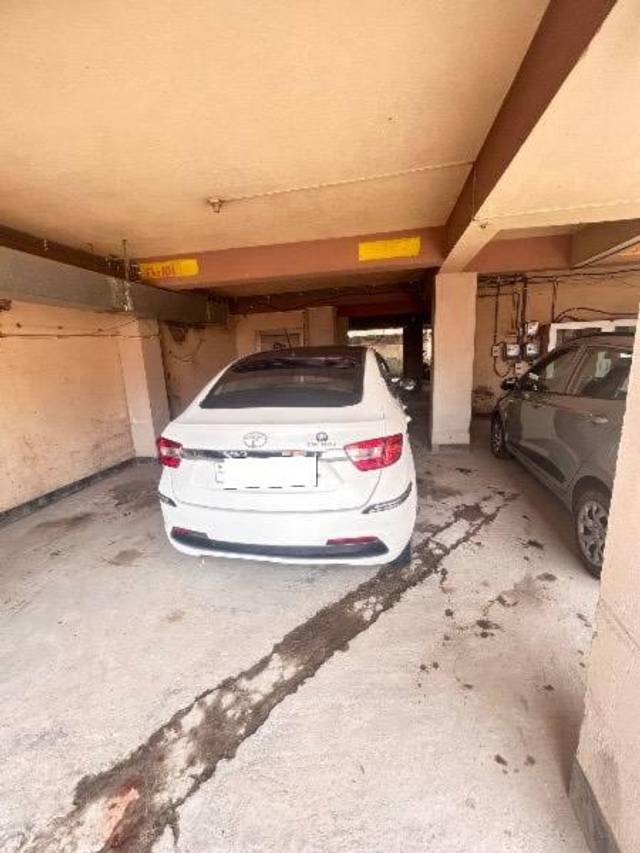 https://images10.gaadi.com/usedcar_image/4590391/original/processed_4c66eee0-3742-442d-a305-c7b323a9d82f.jpeg?imwidth=6401
