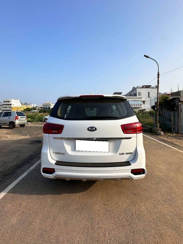 https://images10.gaadi.com/usedcar_image/4590396/original/processed_e0f6a92388f1eda86aa6a173193c5854.jpg?imwidth=6401
