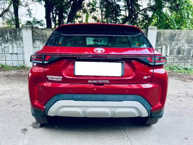 https://images10.gaadi.com/usedcar_image/4590421/original/processed_ec6de4b7c05e739afbaf2d2807a740d3.png?imwidth=6402