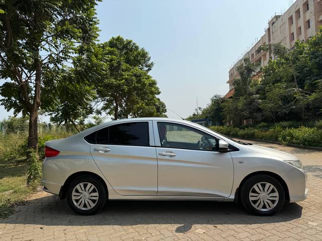 https://images10.gaadi.com/usedcar_image/4590449/original/processed_2955672e-ca67-45a8-81e5-d3a2c0045118.jpg?imwidth=6401