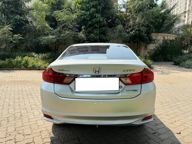 https://images10.gaadi.com/usedcar_image/4590449/original/processed_535c3ad4-1a7a-42dc-b846-44a93ed54650.jpg?imwidth=6402
