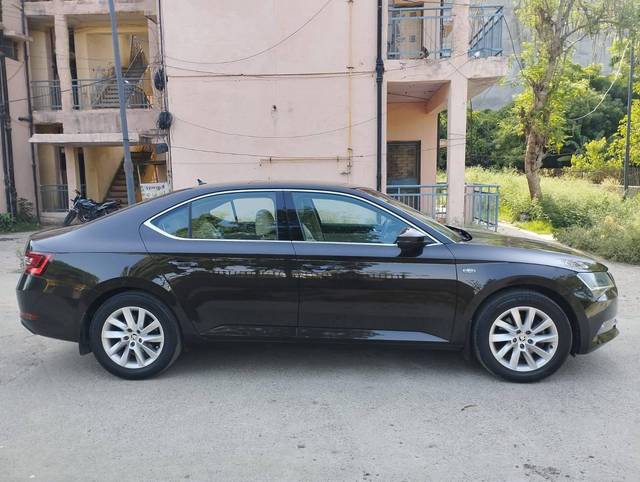 https://images10.gaadi.com/usedcar_image/4590455/original/processed_1063302ade1cc86857b10fc8c237eebd.jpg?imwidth=6401