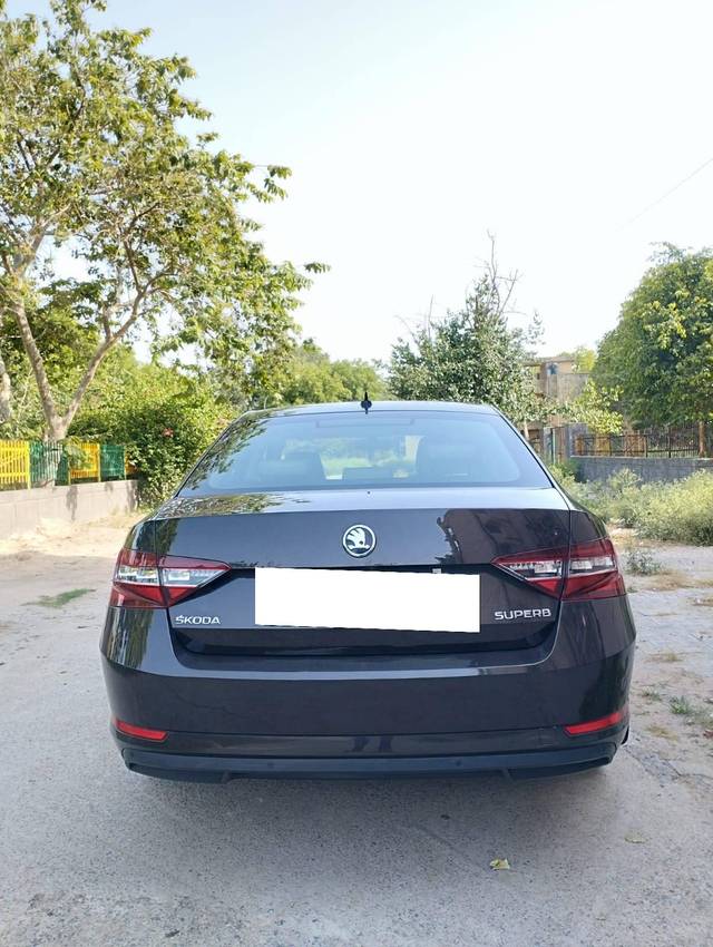 https://images10.gaadi.com/usedcar_image/4590455/original/processed_c46edfd74f63643deaf901358b1bd99d.jpg?imwidth=6402