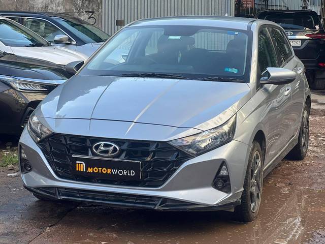 https://images10.gaadi.com/usedcar_image/4590456/original/processed_efacb1d2e32ae517202ed82e93c42e9f.jpg?imwidth=6402