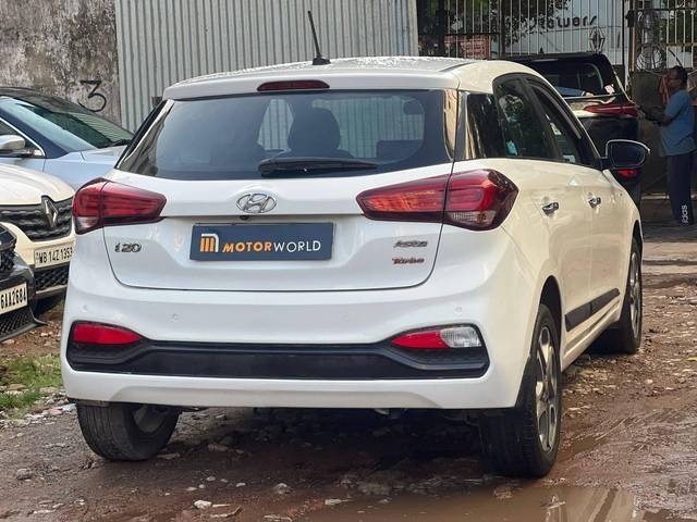 https://images10.gaadi.com/usedcar_image/4590512/original/processed_bdde98c0921d277ffd27eff81f1d0135.jpg?imwidth=6401