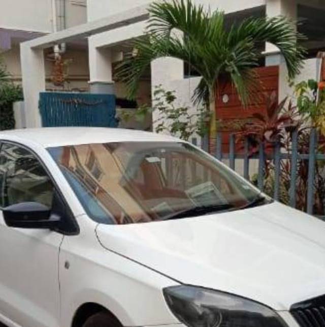 https://images10.gaadi.com/usedcar_image/4590515/original/processed_885b6dc03d5746244fac35d6f1a5aeb5.jpg?imwidth=6400