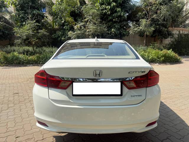 https://images10.gaadi.com/usedcar_image/4590517/original/processed_bea39680-ff7c-4973-8ad1-a0c5db5e74fb.jpg?imwidth=6402