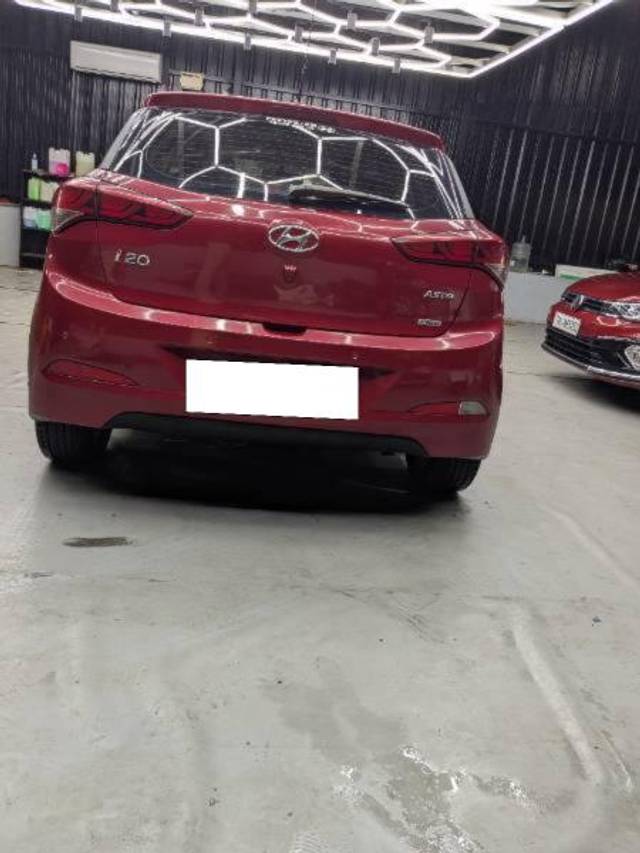 https://images10.gaadi.com/usedcar_image/4590518/original/processed_50b0a539-d2ca-4a1f-bc3b-1f06e47fc8d2.jpg?imwidth=6402