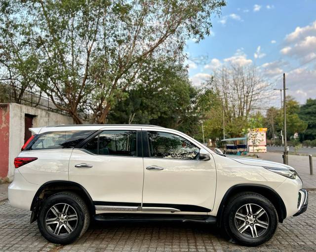 https://images10.gaadi.com/usedcar_image/4590564/original/processed_3a06b60ddcada995aa313a2ac0af3cc9.jpg?imwidth=6401