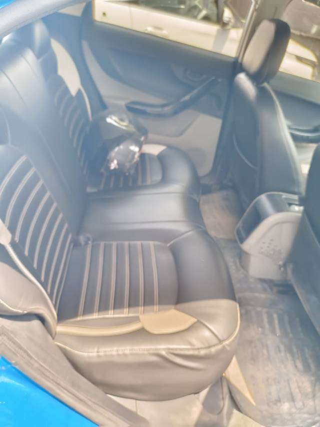https://images10.gaadi.com/usedcar_image/4590580/original/5387692949b03b889d3dc8ce7375f220.jpg?imwidth=6402