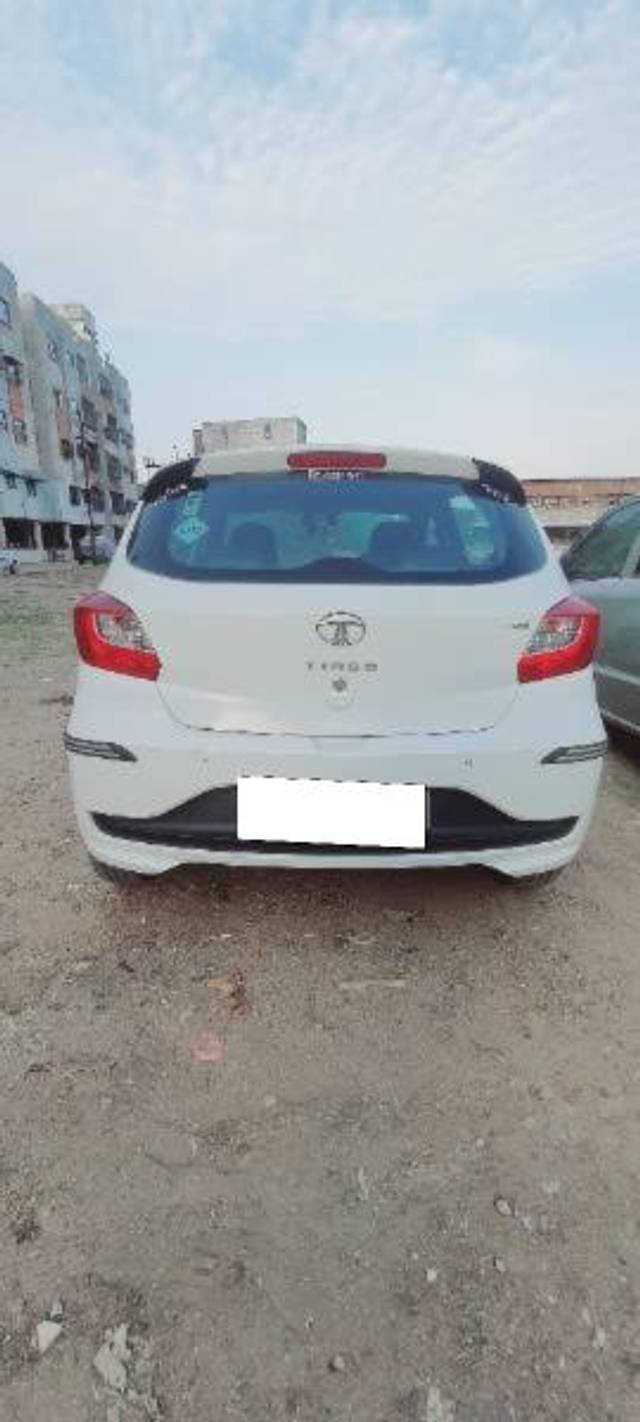 https://images10.gaadi.com/usedcar_image/4590582/original/processed_880d89b3-2d01-478a-980b-564721843b63.jpg?imwidth=6401
