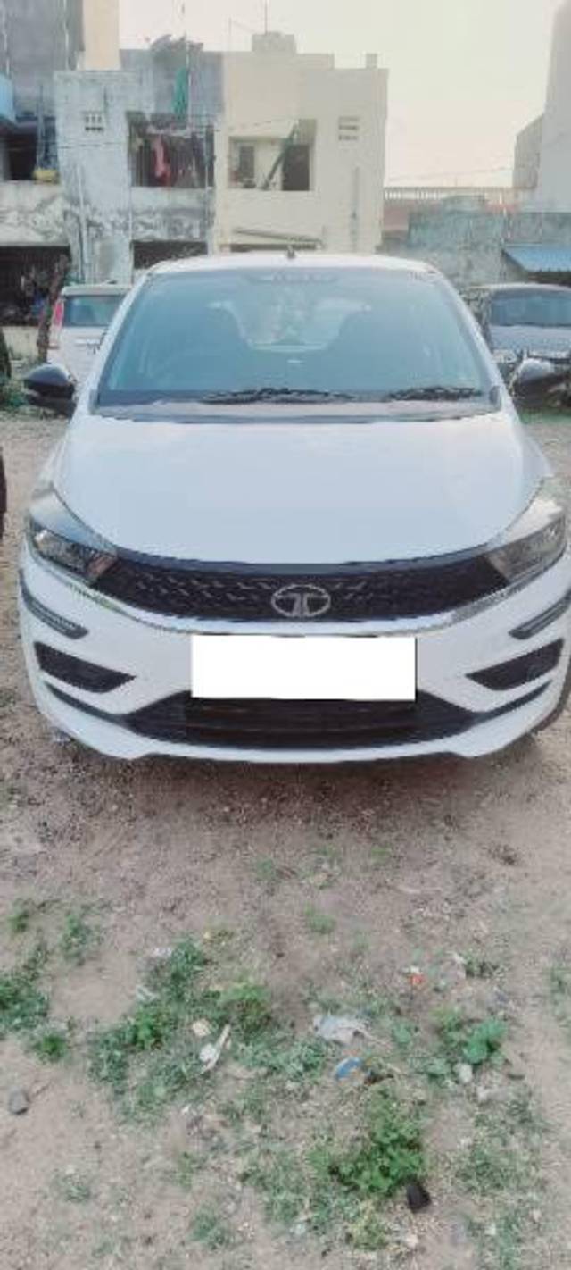 https://images10.gaadi.com/usedcar_image/4590582/original/processed_f8fcae2b-e23d-4e1e-bd47-1df74ed75198.jpg?imwidth=6400