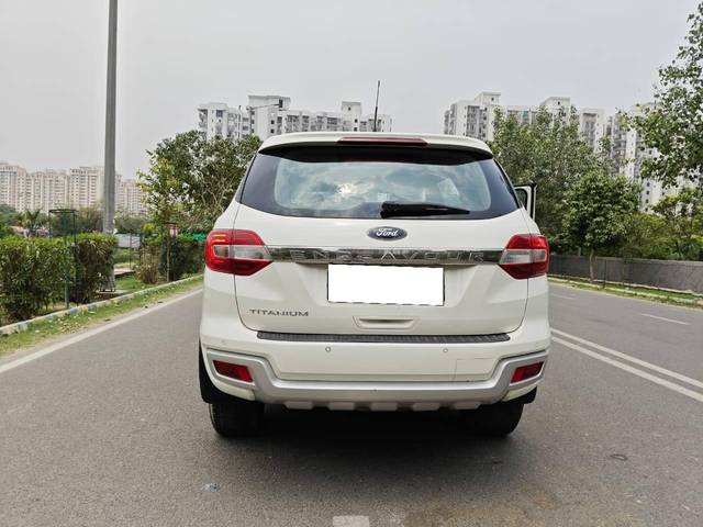 https://images10.gaadi.com/usedcar_image/4590618/original/processed_6d3fb1874d9321e4bf3eca3b6b76699e.jpg?imwidth=6402