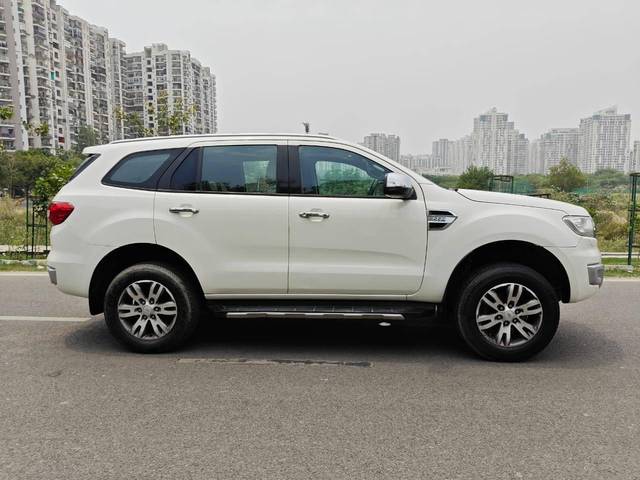 https://images10.gaadi.com/usedcar_image/4590618/original/processed_885f941525e655359cf60ab17c8e0f4c.jpg?imwidth=6401