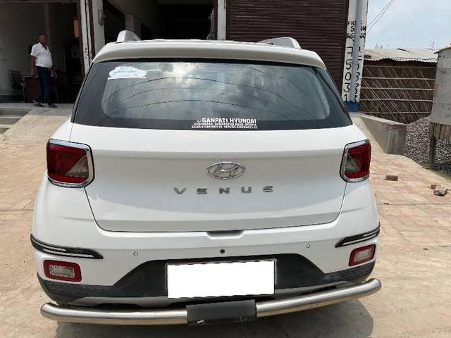 https://images10.gaadi.com/usedcar_image/4590672/original/processed_22ab29e2-2e20-47b0-b1cb-68503907148e.jpeg?imwidth=6401