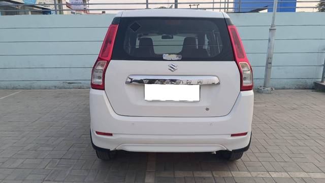https://images10.gaadi.com/usedcar_image/4590678/original/processed_a13abc291b88fbf9b4ff5e80da59b1e0.jpeg?imwidth=6402