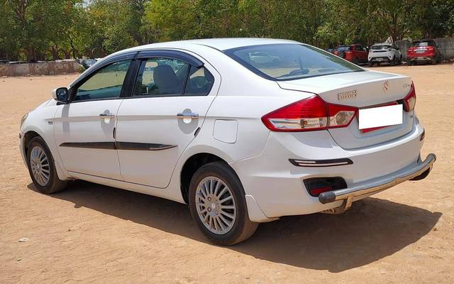 https://images10.gaadi.com/usedcar_image/4590687/original/processed_5efbe04687e50ed2c4bfe6a523a7b144.jpg?imwidth=6402