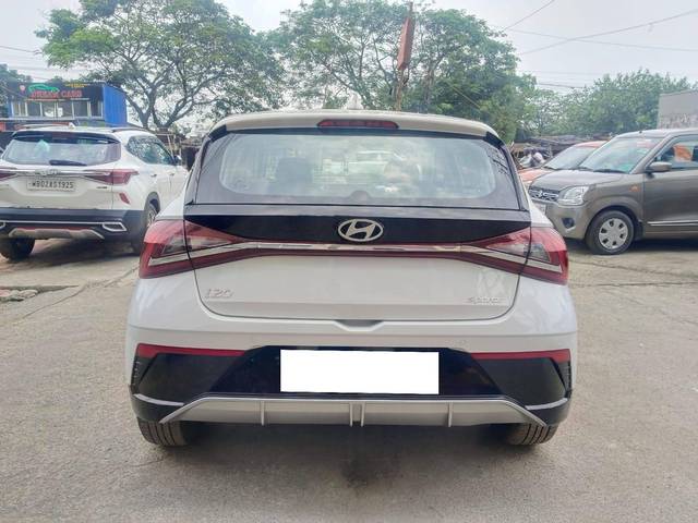 https://images10.gaadi.com/usedcar_image/4590694/original/processed_117d6a56baa49687054ebe7c558715ae.jpeg?imwidth=6402