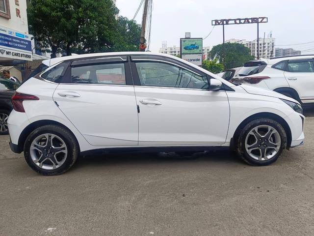 https://images10.gaadi.com/usedcar_image/4590694/original/processed_c3b9f86b5c59c4cbe9f09886809c3f20.jpeg?imwidth=6401