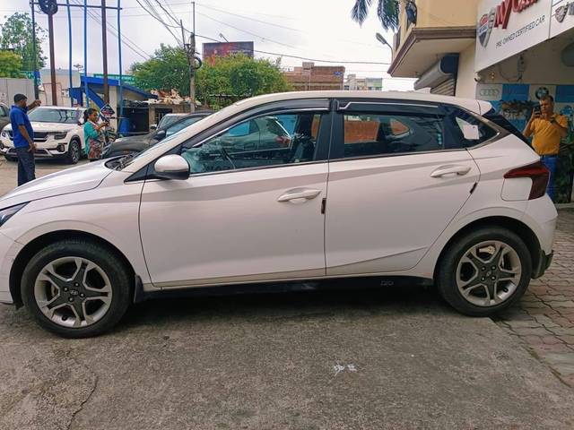 https://images10.gaadi.com/usedcar_image/4590694/original/processed_f1cee92d712b187200e757378e82ee2c.jpeg?imwidth=6402