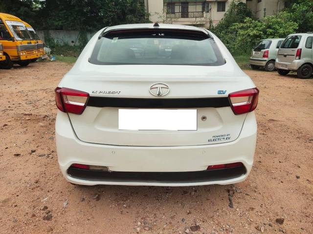 https://images10.gaadi.com/usedcar_image/4590696/original/processed_194e06e7e3927b2f17f1a56e725b88de.jpg?imwidth=6402