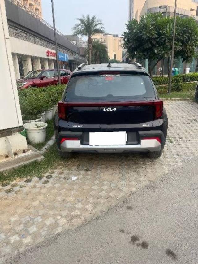 https://images10.gaadi.com/usedcar_image/4590703/original/processed_4ab7122d-2404-45f8-be2b-9eea2e90b890.jpeg?imwidth=6401