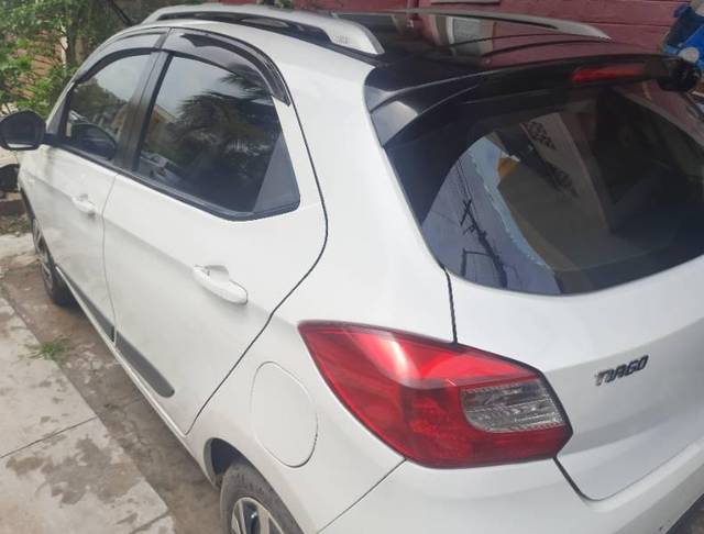 https://images10.gaadi.com/usedcar_image/4590707/original/processed_741065bf-ed1a-416c-aede-9f61daf70190.jpg?imwidth=6401