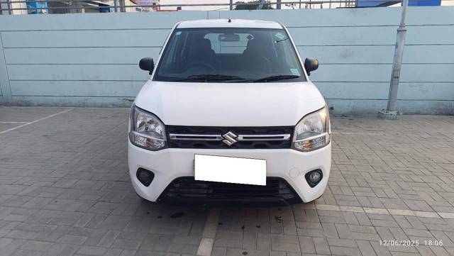 https://images10.gaadi.com/usedcar_image/4590712/original/processed_16b2126d347a008e50b1c60080131c95.jpeg?imwidth=6400