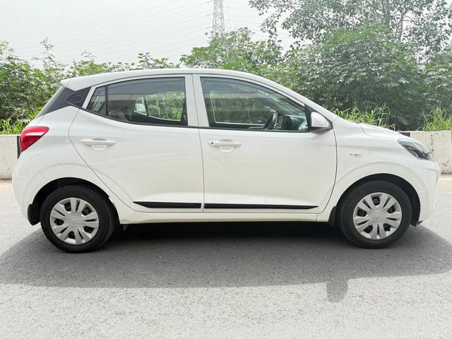 https://images10.gaadi.com/usedcar_image/4590721/original/aab28a4c30a061c03dbebd3376556d54.jpg?imwidth=6401