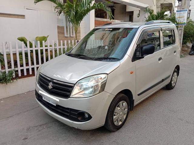 https://images10.gaadi.com/usedcar_image/4590729/original/processed_b955f3c08af160e39ad8519cf71af4c3.jpg?imwidth=6400