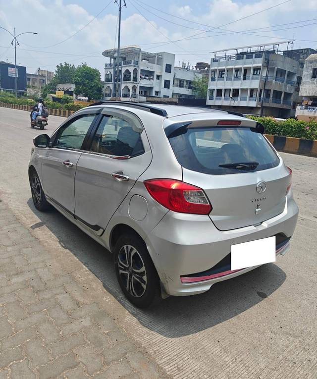 https://images10.gaadi.com/usedcar_image/4590739/original/processed_c0db6b88917c37580411dc1bb98f3f7d.jpg?imwidth=6402