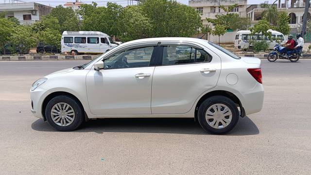 https://images10.gaadi.com/usedcar_image/4590756/original/processed_df59e82efc3b34baf5e54be9fca5e05d.jpg?imwidth=6402