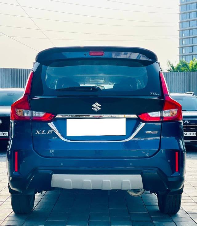 https://images10.gaadi.com/usedcar_image/4590764/original/processed_0e05f64c5505bc20fb3003f30bf0d23f.jpg?imwidth=6402
