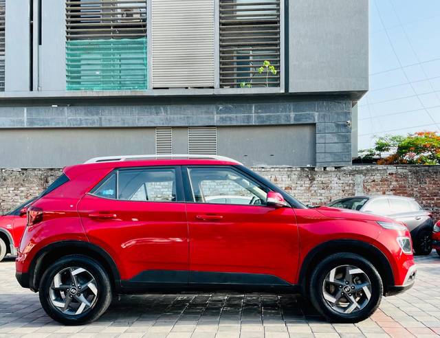 https://images10.gaadi.com/usedcar_image/4590768/original/b98a3a896163aa553637236420ca98bd.jpg?imwidth=6401
