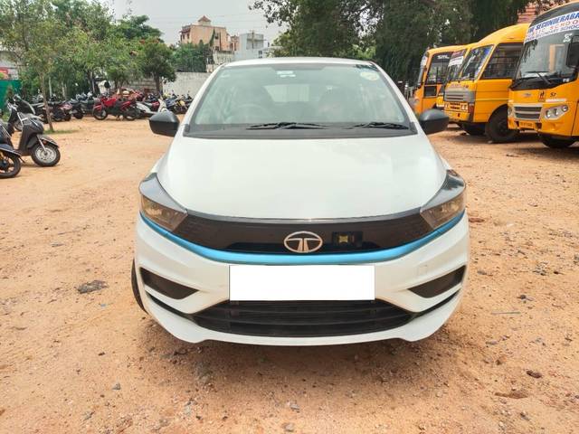 https://images10.gaadi.com/usedcar_image/4590776/original/processed_5afa5cf8652540fbad62f8693b4c36a0.jpg?imwidth=6400