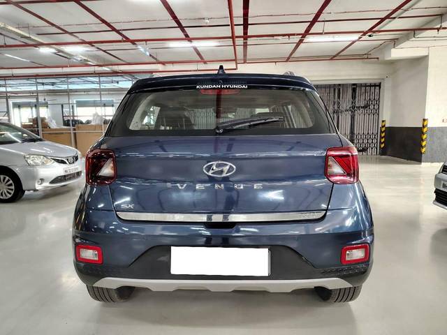 https://images10.gaadi.com/usedcar_image/4590852/original/processed_cac1b93dfae3153d3d589a97b865247c.jpg?imwidth=6401