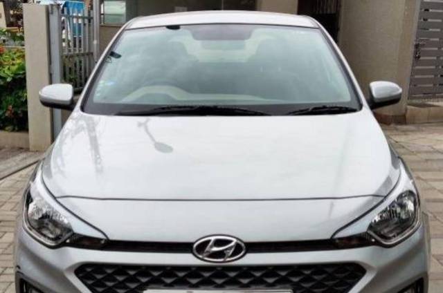 https://images10.gaadi.com/usedcar_image/4590875/original/processed_37d3a03b2c576cabd3009fe2634c79a7.jpeg?imwidth=6400