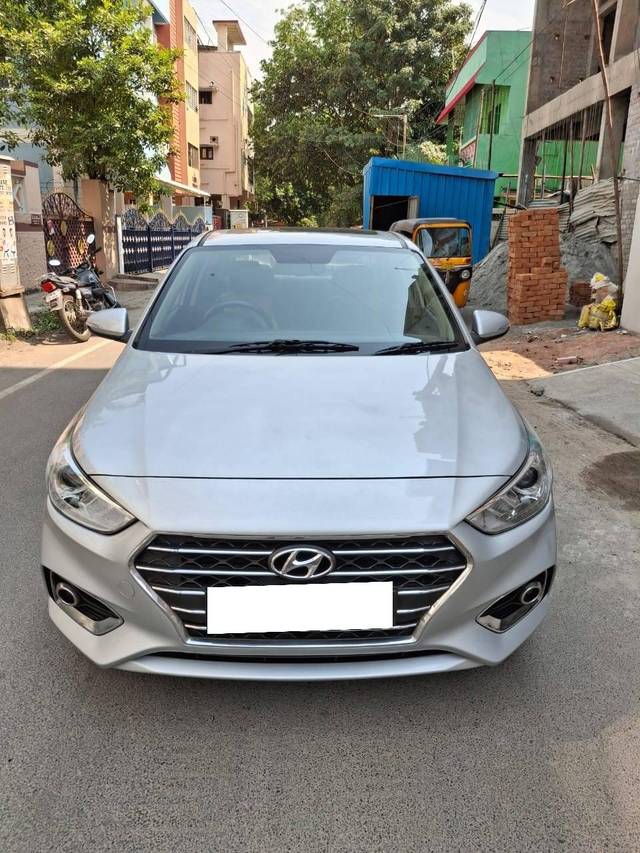 https://images10.gaadi.com/usedcar_image/4590879/original/processed_66716304cfbae4b05f518e15840499f5.jpg?imwidth=6402