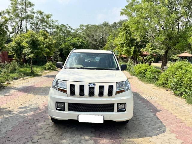 https://images10.gaadi.com/usedcar_image/4590880/original/processed_a28cc058-bfc0-445d-bee6-36d8cc6560d9.jpg?imwidth=6400