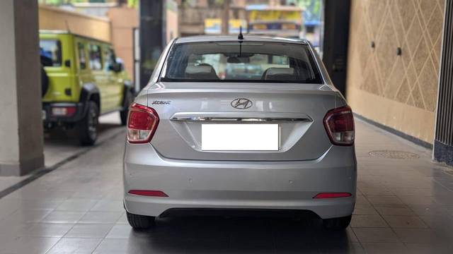 https://images10.gaadi.com/usedcar_image/4590886/original/processed_5de361549a05e19679960a6f26e81ee4.jpg?imwidth=6401