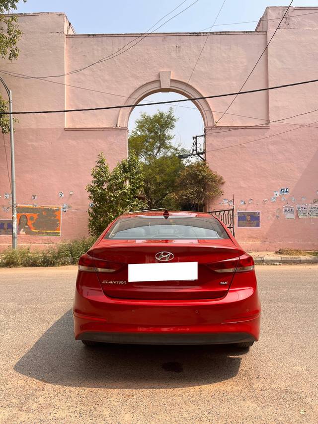 https://images10.gaadi.com/usedcar_image/4590891/original/processed_9928ccbd-662e-4931-b61e-4325fd3fb5eb.jpg?imwidth=6402