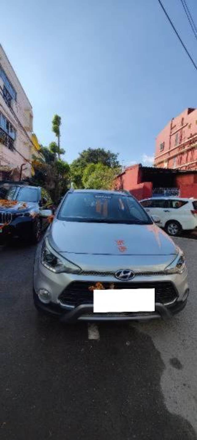 https://images10.gaadi.com/usedcar_image/4590912/original/processed_5bffabd8-e529-4125-9621-6aff4ccbe93b.jpg?imwidth=6400