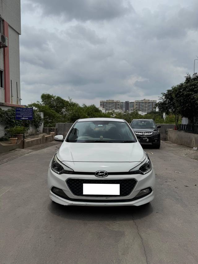 https://images10.gaadi.com/usedcar_image/4590913/original/processed_1173edeb0576200d1e0c8d8c4c4e16b9.jpg?imwidth=6400