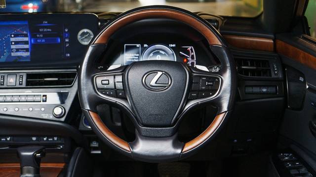 https://images10.gaadi.com/usedcar_image/4590991/original/2ebbd9e7a550936b29497b9e8ccfb237.jpeg?imwidth=6402